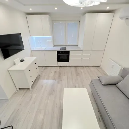 Krásny - V Novom Meste Apartamento *